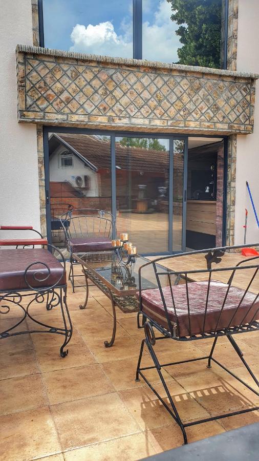 Castello Inn Smederevska Palanka エクステリア 写真