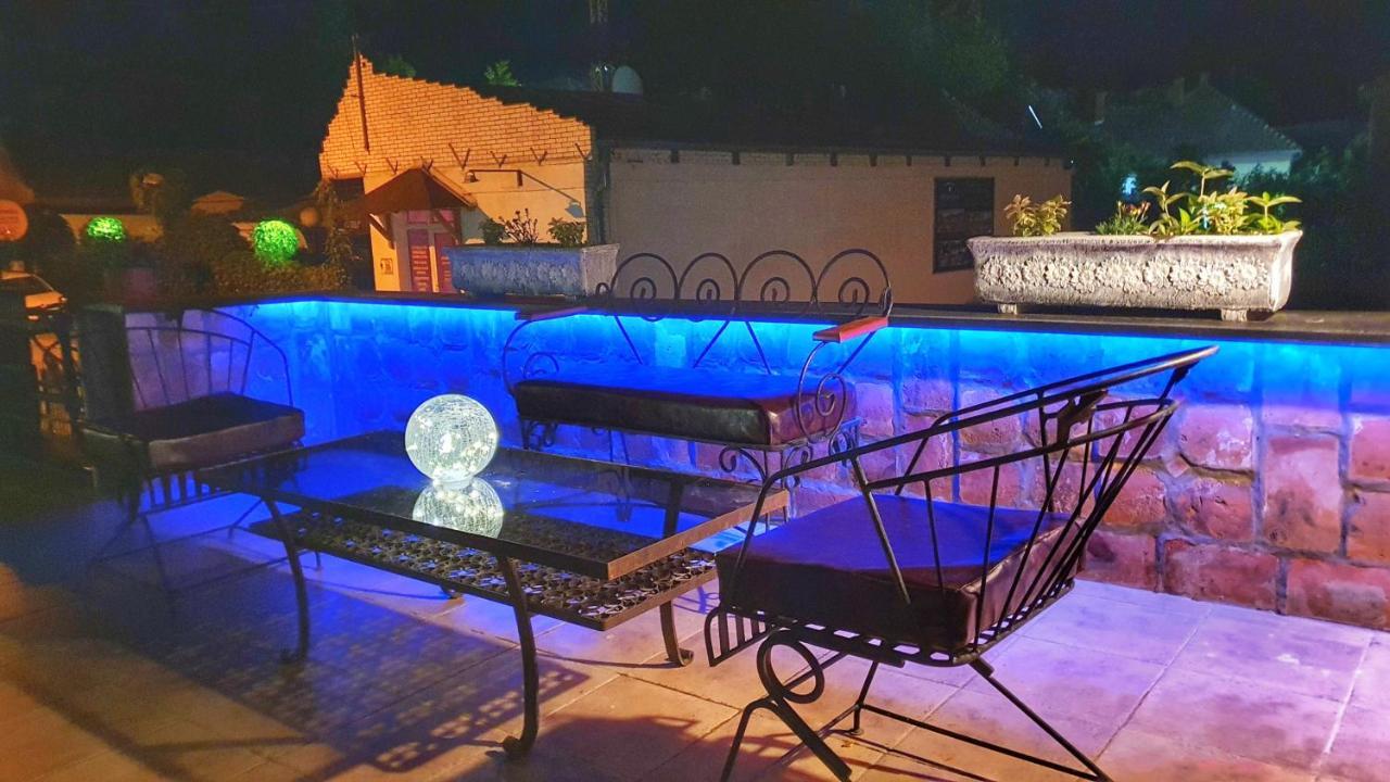 Castello Inn Smederevska Palanka エクステリア 写真