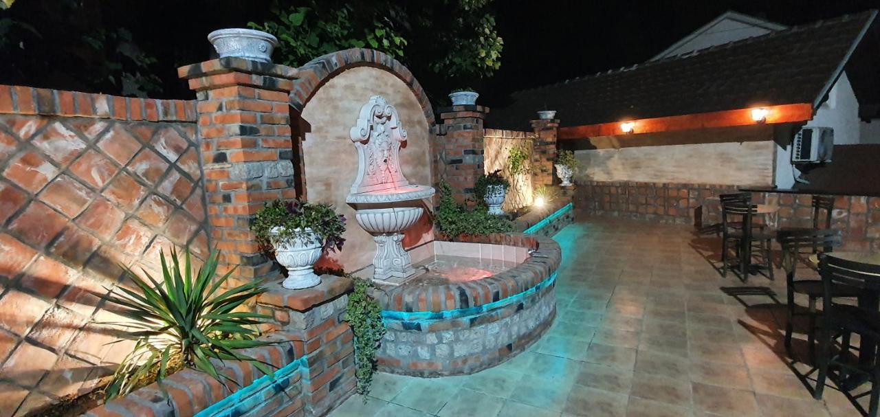 Castello Inn Smederevska Palanka エクステリア 写真